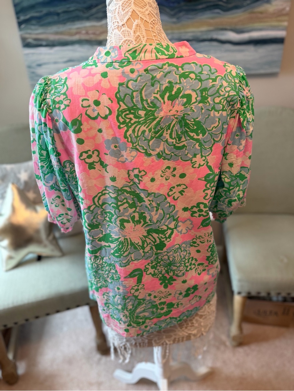 Lilly Pulitzer Floral Pink & Green V-Neck Women's Top - Picture 6 of 9
